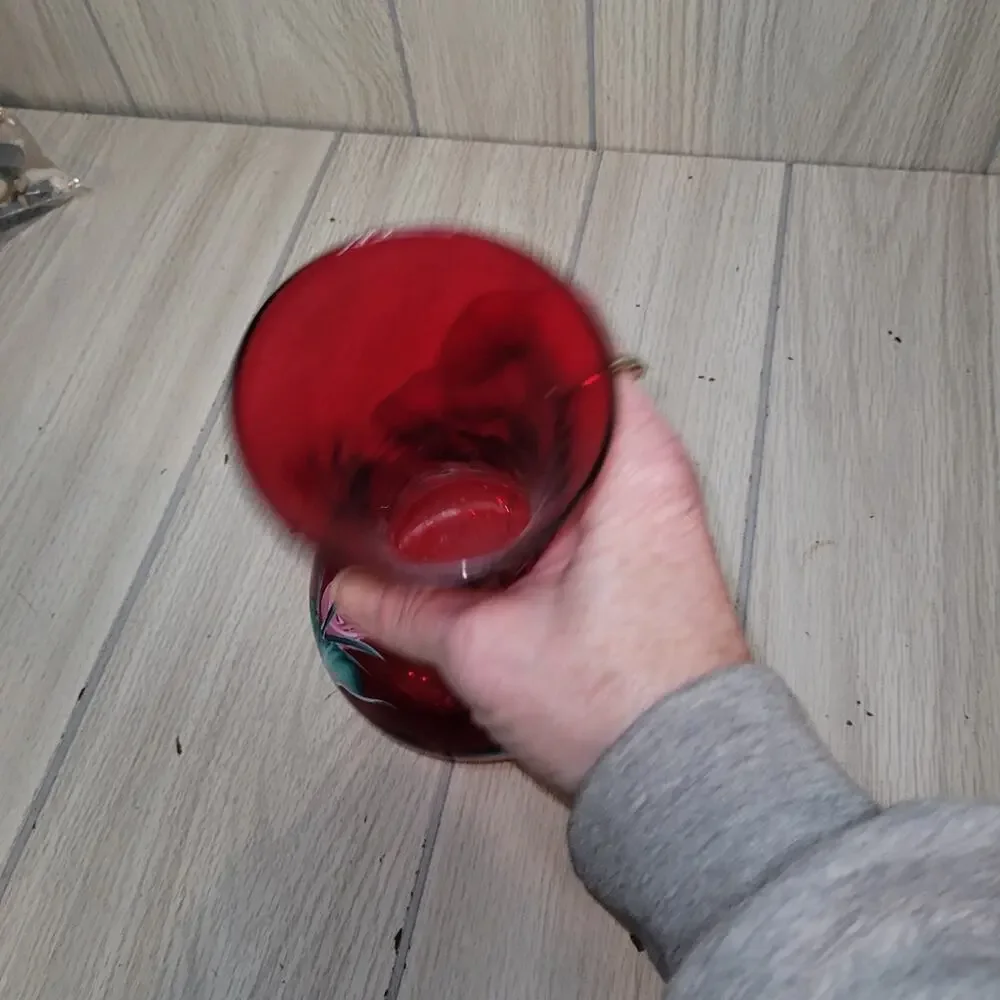 Vintage Elegant Hand Painted Red Glass Vase with Floral Design Fenton? - Picture 4 of 6